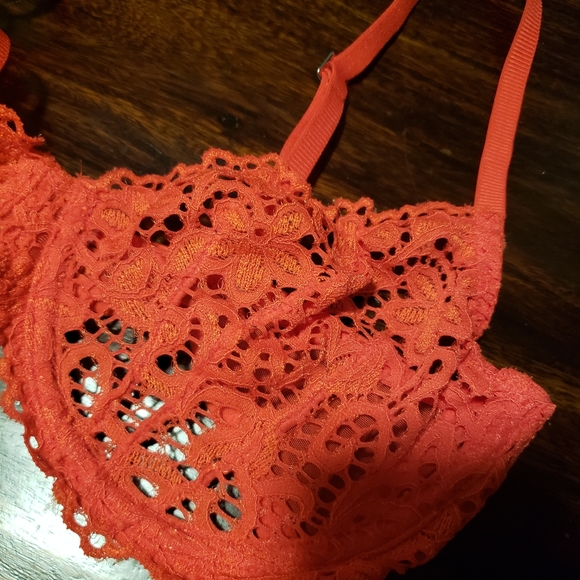 DKNY Red Lace Bra & Cheeky - Picture 3 of 6